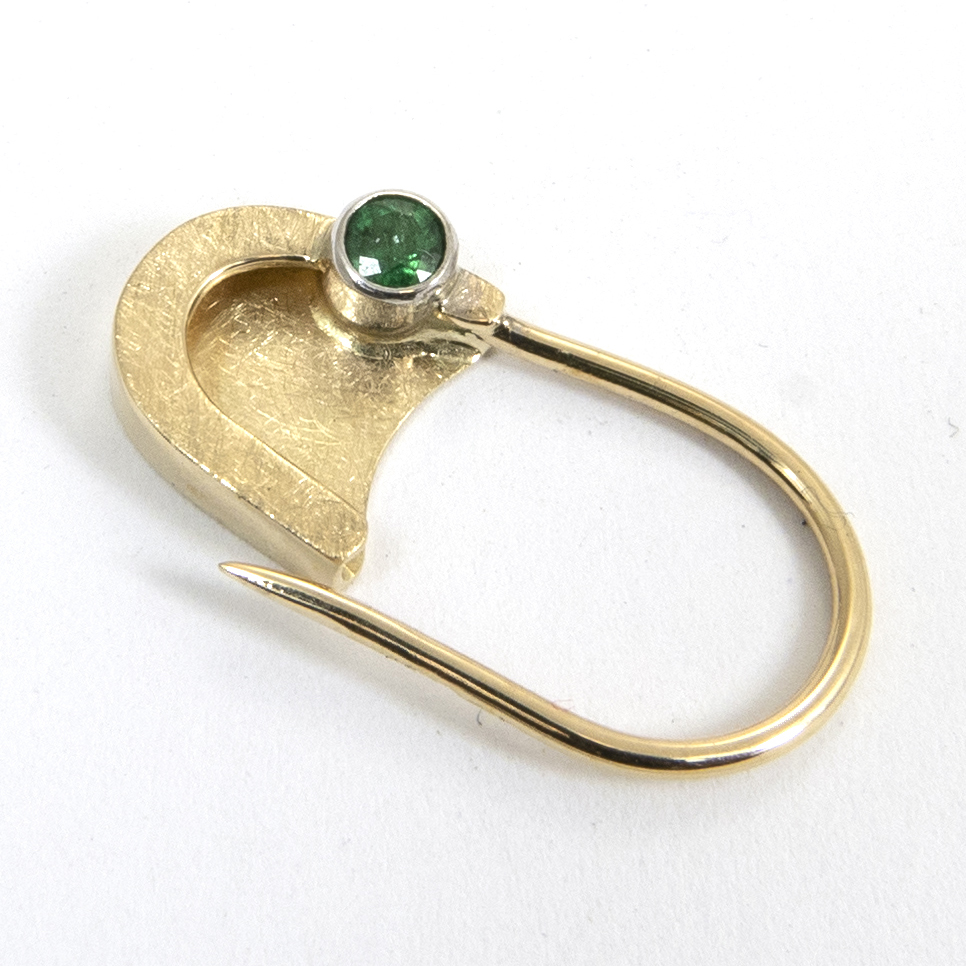 gold-safety-pin-with-emerald